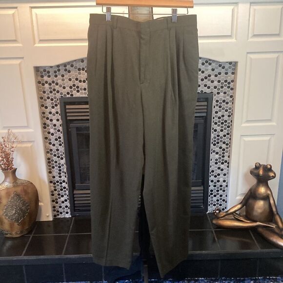 Expressions Worldwide green dress pants, size 32 X 32, good used condition - Picture 4 of 8